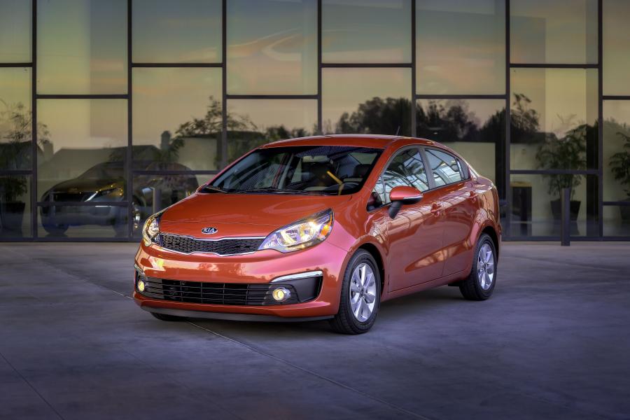  Kia Rio Sedan 2015 года  (US) (фото 3 из 27)